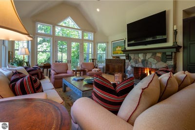 /international/us/3-crystal-bend-glen-arbor-mi-110108616664/