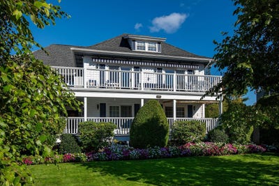 /international/us/327-shore-road-ogunquit-me-110120550036/