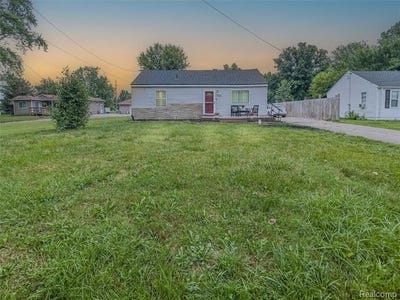 /international/us/1454-stephens-avenue-flint-mi-110100987334/