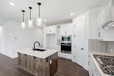 /international/us/1820-woodward-circle-raymore-mo-110102017182/