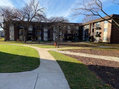 /international/us/5s066-pebblewood-lane-naperville-il-110107894053/