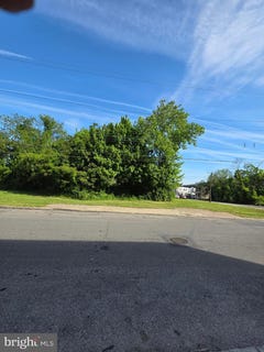/international/us/1900-w-3rd-street-chester-pa-110108346418/