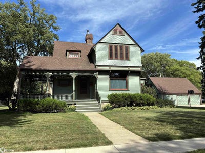 /international/us/214-n-3rd-street-clear-lake-ia-110119629323/