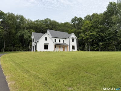 /international/us/152-east-hill-road-canton-ct-110107730397/