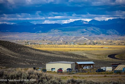 /international/us/21-industrial-site-rd-pinedale-wy-110110297928/