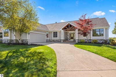 /international/us/5148-arrowhead-circle-williamsburg-mi-110108255926/