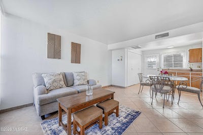 /international/us/230-s-paseo-sarta-green-valley-az-110120550637/