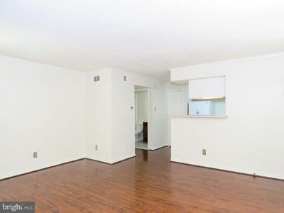 /international/us/1532-lincoln-way-mclean-va-110098978205/
