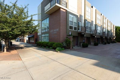 /international/us/12581-larchmere-boulevard-unit-1-cleveland-oh-110101269736/
