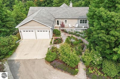/international/us/2455-e-meander-lane-cedar-mi-110100401220/