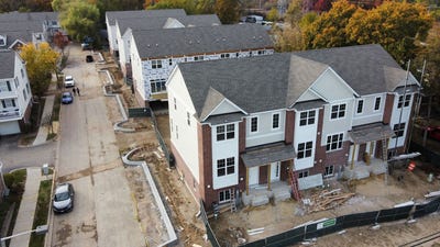 /international/us/184-n-east-river-road-des-plaines-il-110103657931/