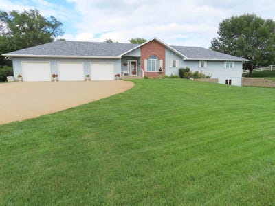 /international/us/4440-lost-meadows-road-sioux-city-ia-110106719494/