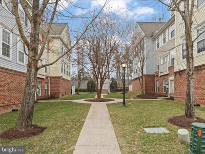 /international/us/8065-nicosh-circle-lane-falls-church-va-110107162014/
