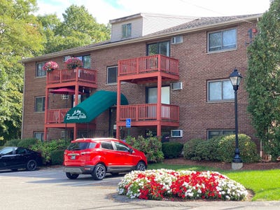/international/us/29-capron-road-milford-nh-110107039499/