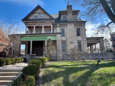 /international/us/520-n-walnut-street-bloomington-in-110106951098/