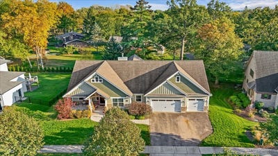 /international/us/209-burr-oak-circle-elgin-il-110120727088/