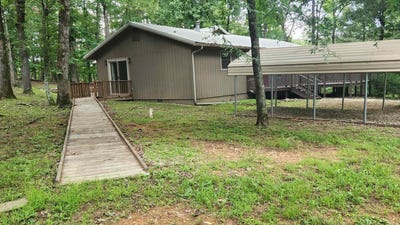 /international/us/79-lakeview-estates-story-ar-110097643643/