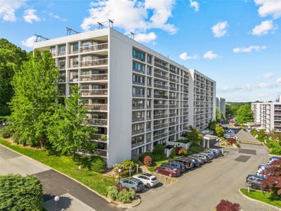 /international/us/300-high-point-drive-hartsdale-ny-110108478361/