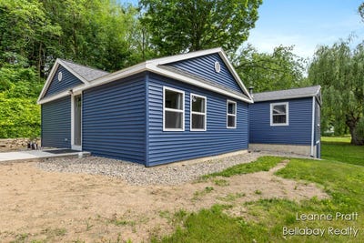 /international/us/325-donna-drive-lake-odessa-mi-110100186117/
