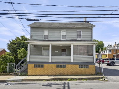 /international/us/1015-roberts-street-nanty-glo-pa-110108637758/