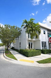 /international/us/10565-nw-64th-way-doral-fl-110105507066/
