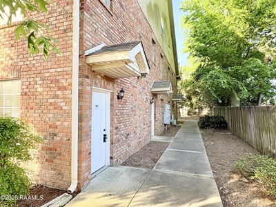 /international/us/4441-burbank-drive-baton-rouge-la-110107544149/