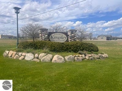 /international/us/parcel-f-country-pines-drive-kingsley-mi-110097342018/