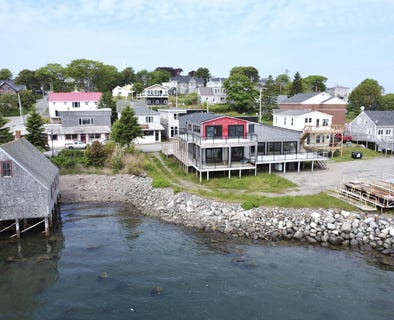 /international/us/32-water-street-lubec-me-110099928985/