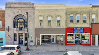 /international/us/315-e-main-st-waupun-wi-110101910846/