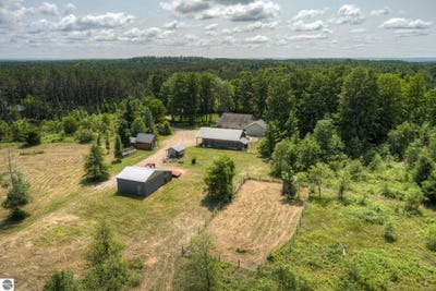 /international/us/2625-walton-road-kingsley-mi-110109721803/