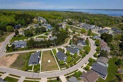 /international/us/10762-shrewbury-street-traverse-city-mi-110100133451/
