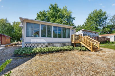 /international/us/143-fossil-lake-court-wilmington-il-110108345753/