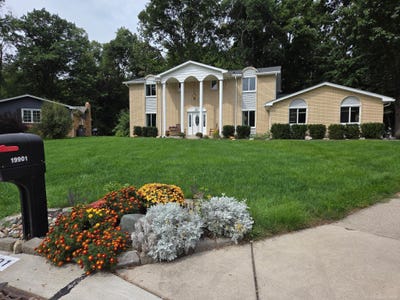 /international/us/19901-s-riverhill-drive-clinton-township-mi-110120000911/