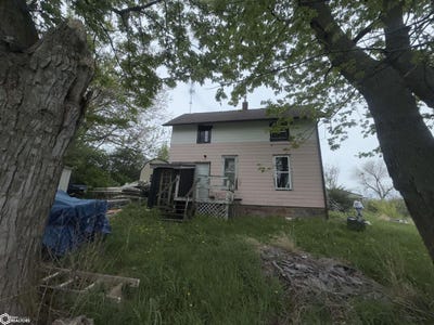 /international/us/109-oak-street-silver-city-ia-110107804728/