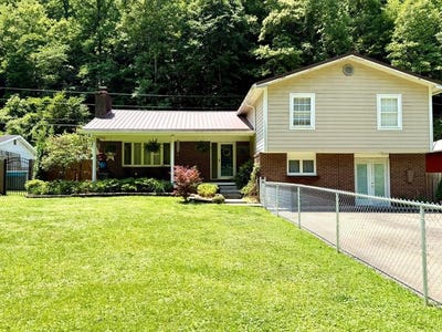 /international/us/334-armory-road-prestonsburg-ky-110108451235/