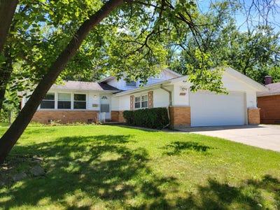 /international/us/17113-elm-drive-hazel-crest-il-110102659139/