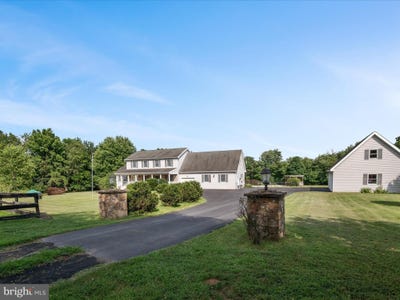 /international/us/17212-simmons-road-purcellville-va-110101198492/