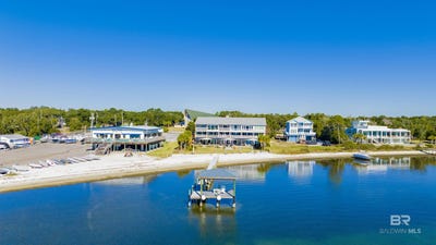 /international/us/10641-gulf-beach-highway-pensacola-fl-110104497467/