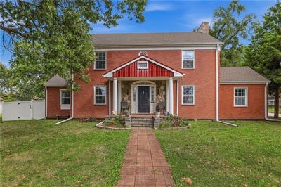 /international/us/908-e-pearl-street-harrisonville-mo-110120087781/