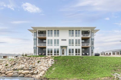 /international/us/4025-cedar-heights-drive-cedar-falls-ia-110107386511/