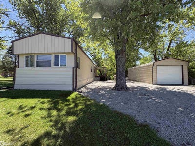 /international/us/5256-4th-street-melrose-ia-110107984348/