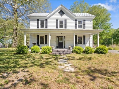 /international/us/9239-farys-mill-road-gloucester-va-110107606942/