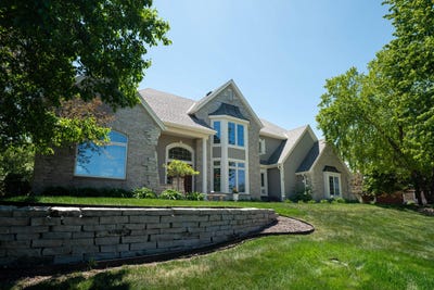 /international/us/1801-e-juniper-way-hartland-wi-110108711609/