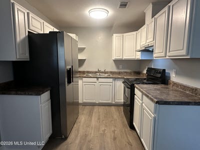 /international/us/1206-beach-avenue-gulfport-ms-110108029055/