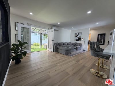 /international/us/11836-laurelwood-dr-studio-city-ca-110108193396/