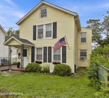 /international/us/18-pine-street-keyport-nj-110100314336/