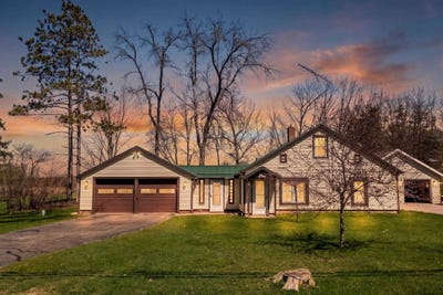 /international/us/472-north-street-green-lake-wi-110107482818/