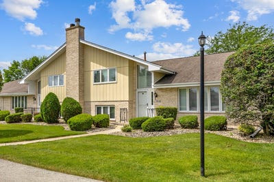 /international/us/18116-john-charles-drive-orland-park-il-110108876387/