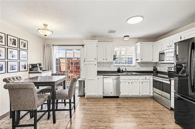 /international/us/5581-nw-sunrise-meadow-lane-lee-s-summit-mo-110106028307/
