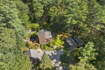 /international/us/410-gilman-road-yarmouth-me-110110188932/